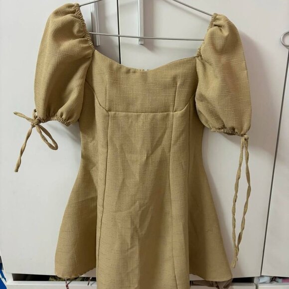 Dresses & Skirts - Beige Puff Sleeve Dress